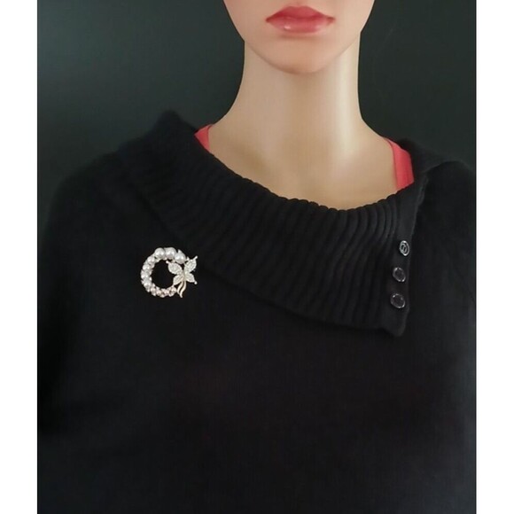 Butterfly Gold Tone Wreath Brooch Pin Fancy Sparkly Faux Pearls Elegant Gift - Picture 1 of 6